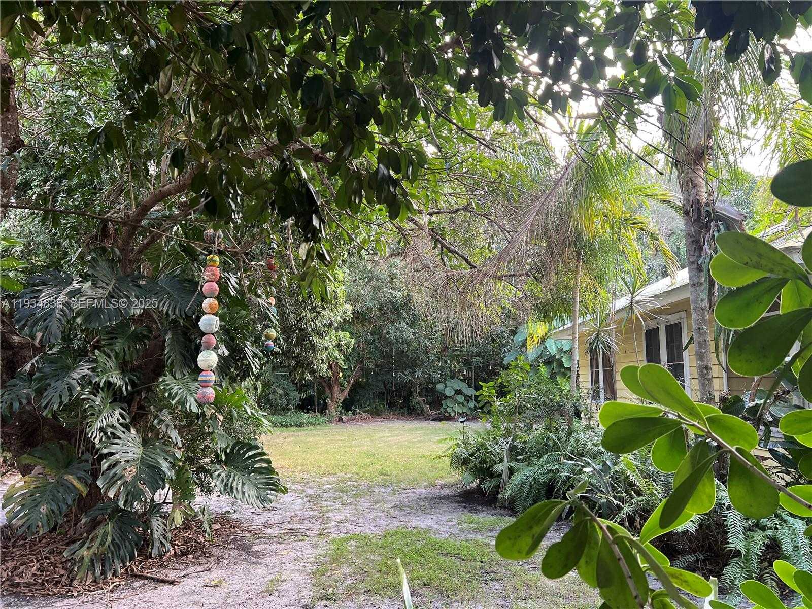 Small Image of 3972 LOQUAT AVE, Miami Number 3