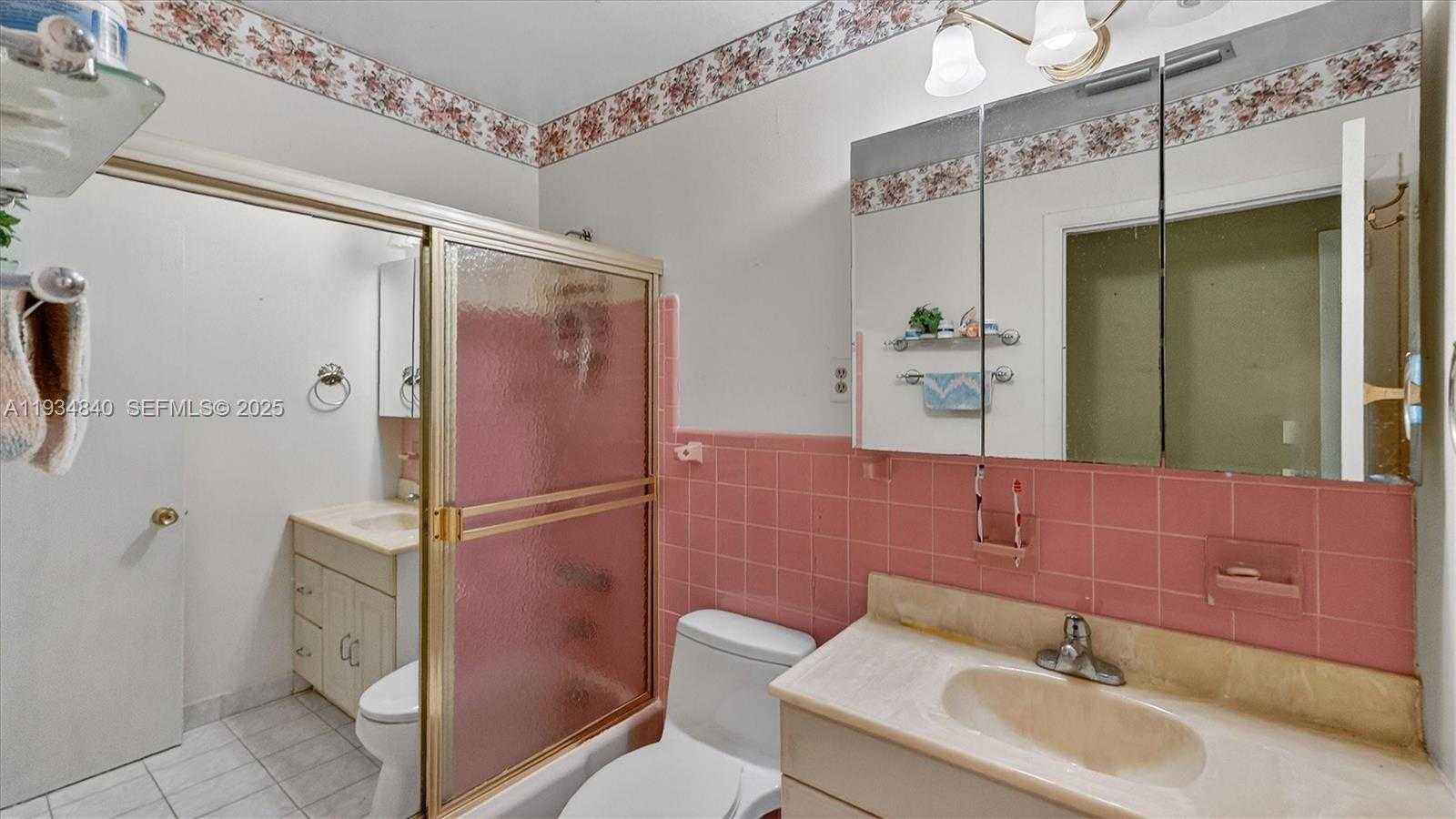 Small Image of 1701 SOUTH WEST 92ND PL, Miami Number 16