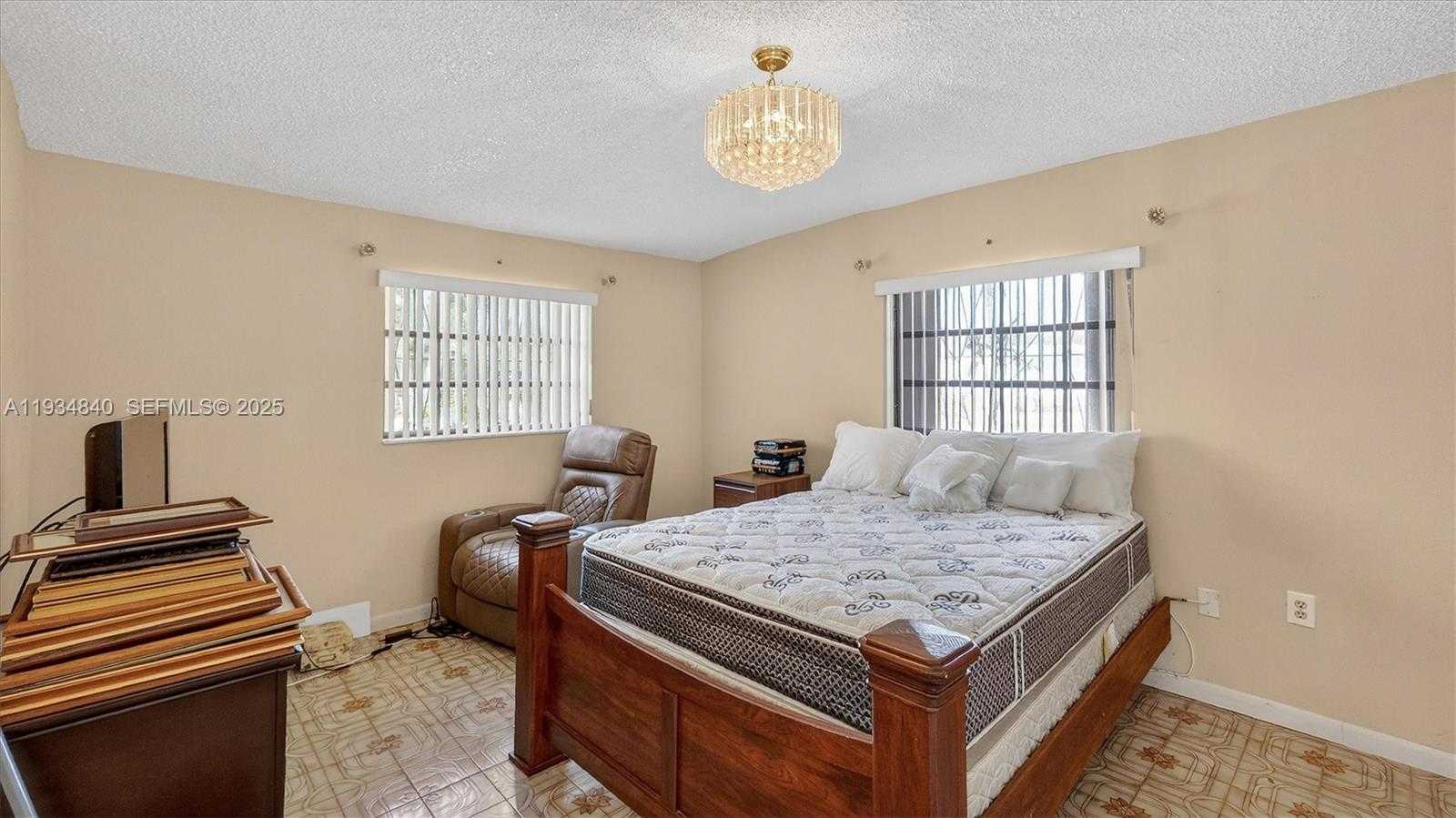 Small Image of 1701 SOUTH WEST 92ND PL, Miami Number 19