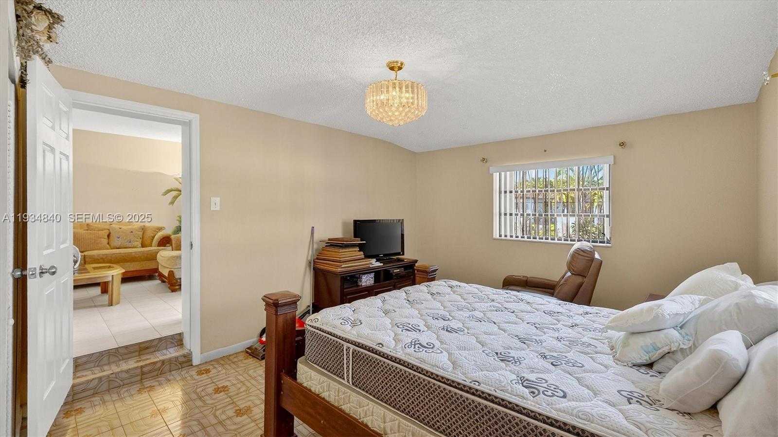 Small Image of 1701 SOUTH WEST 92ND PL, Miami Number 20