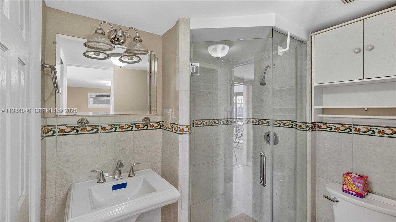 Small Image of 1701 SOUTH WEST 92ND PL, Miami Number 22