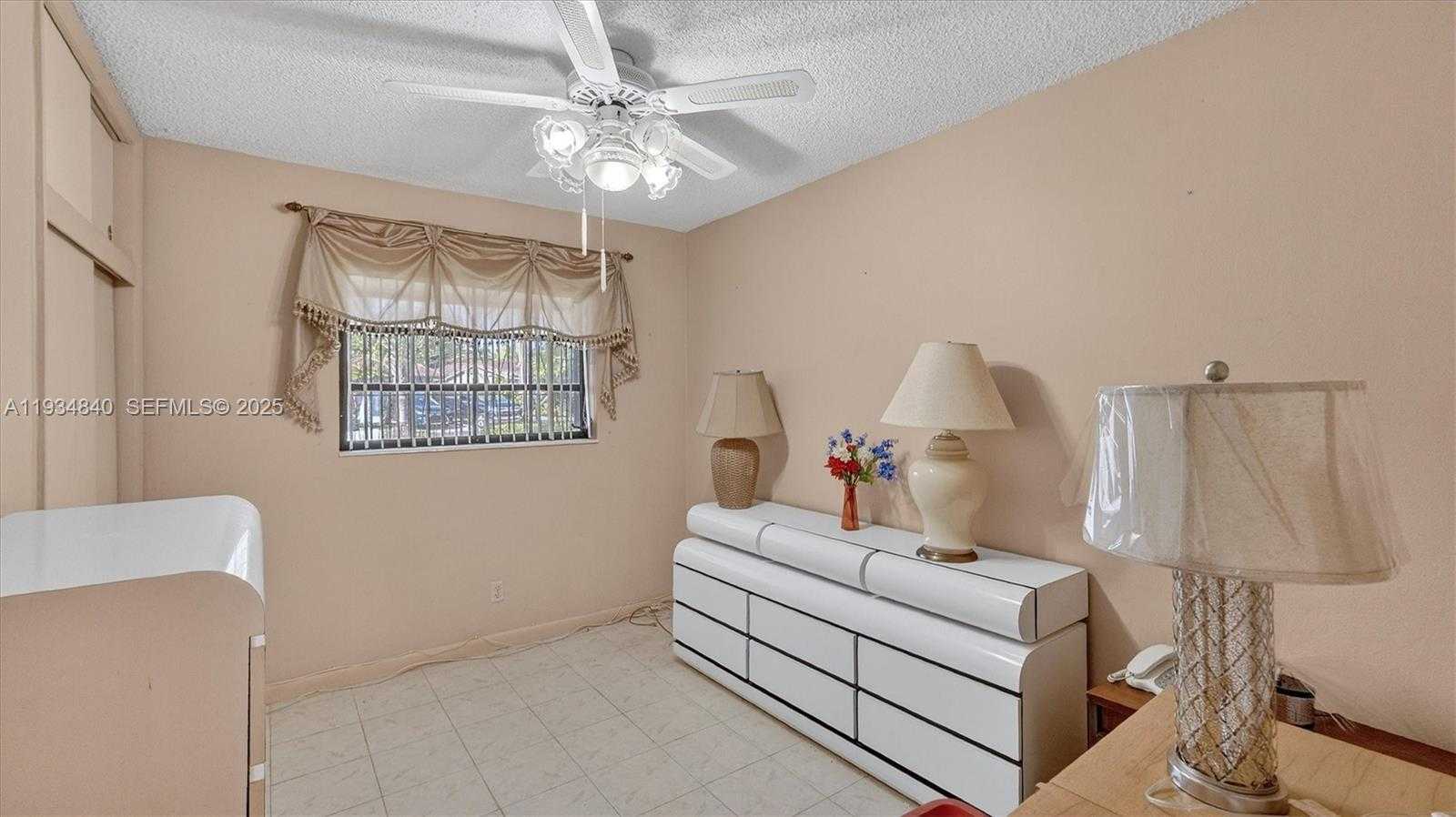 Small Image of 1701 SOUTH WEST 92ND PL, Miami Number 23