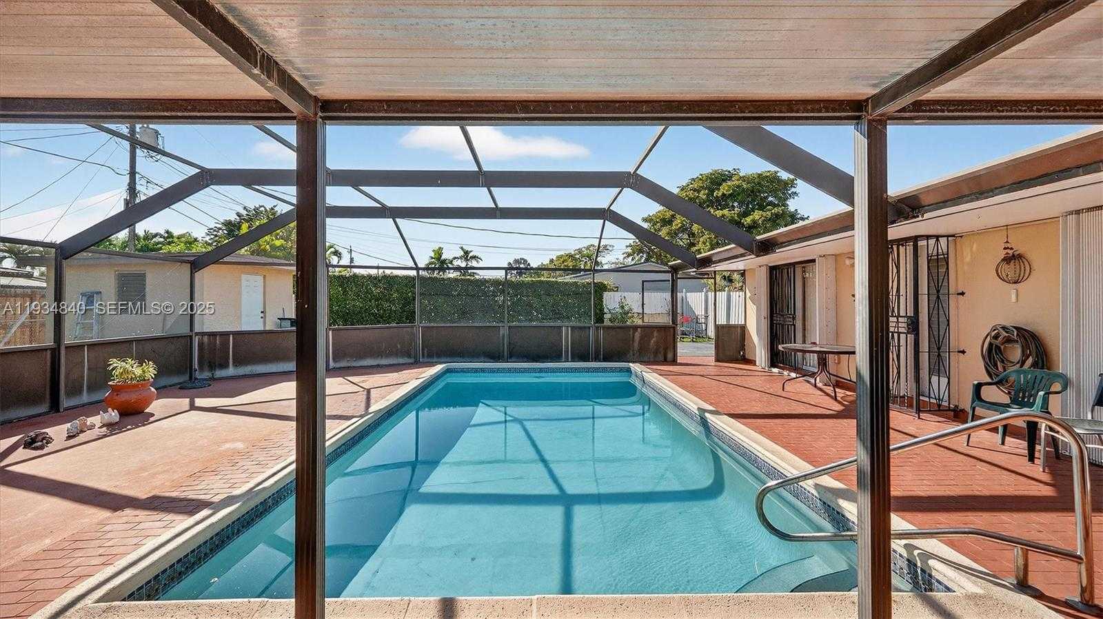 Small Image of 1701 SOUTH WEST 92ND PL, Miami Number 31