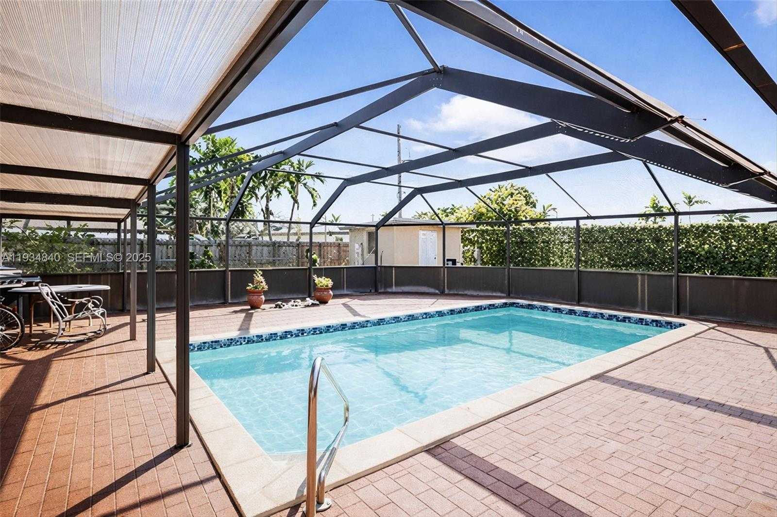 Small Image of 1701 SOUTH WEST 92ND PL, Miami Number 34