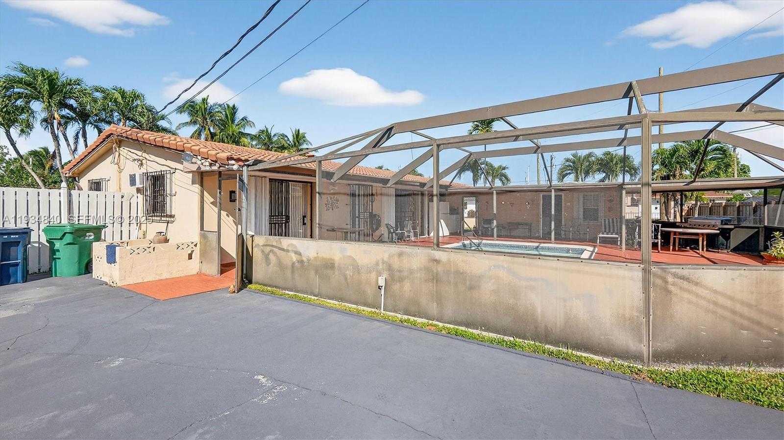 Small Image of 1701 SOUTH WEST 92ND PL, Miami Number 36