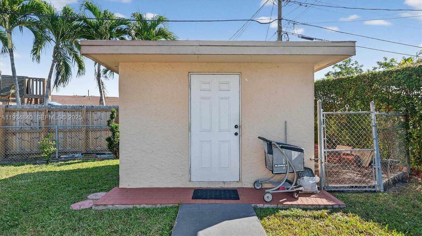 Small Image of 1701 SOUTH WEST 92ND PL, Miami Number 37