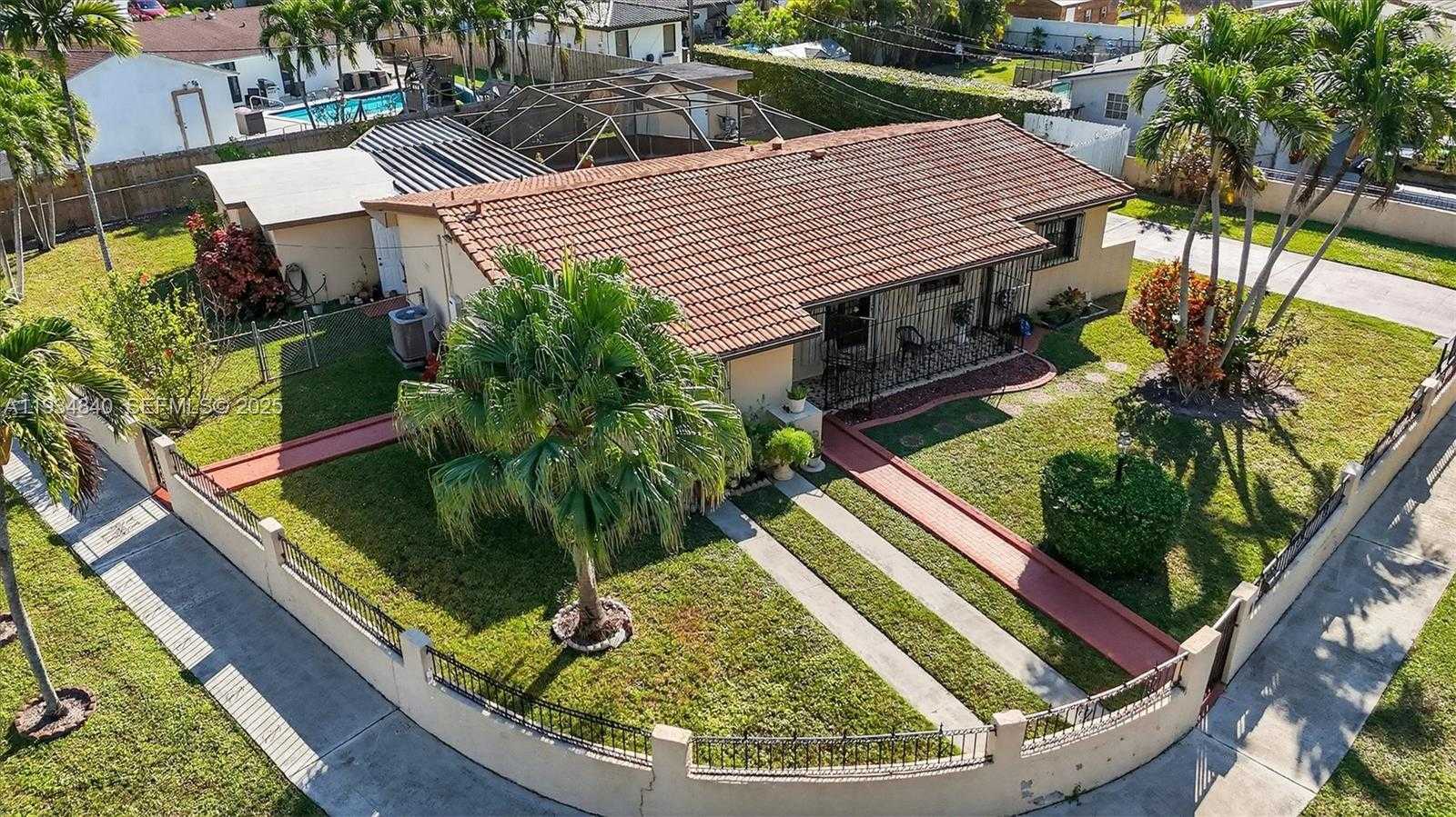 Small Image of 1701 SOUTH WEST 92ND PL, Miami Number 38