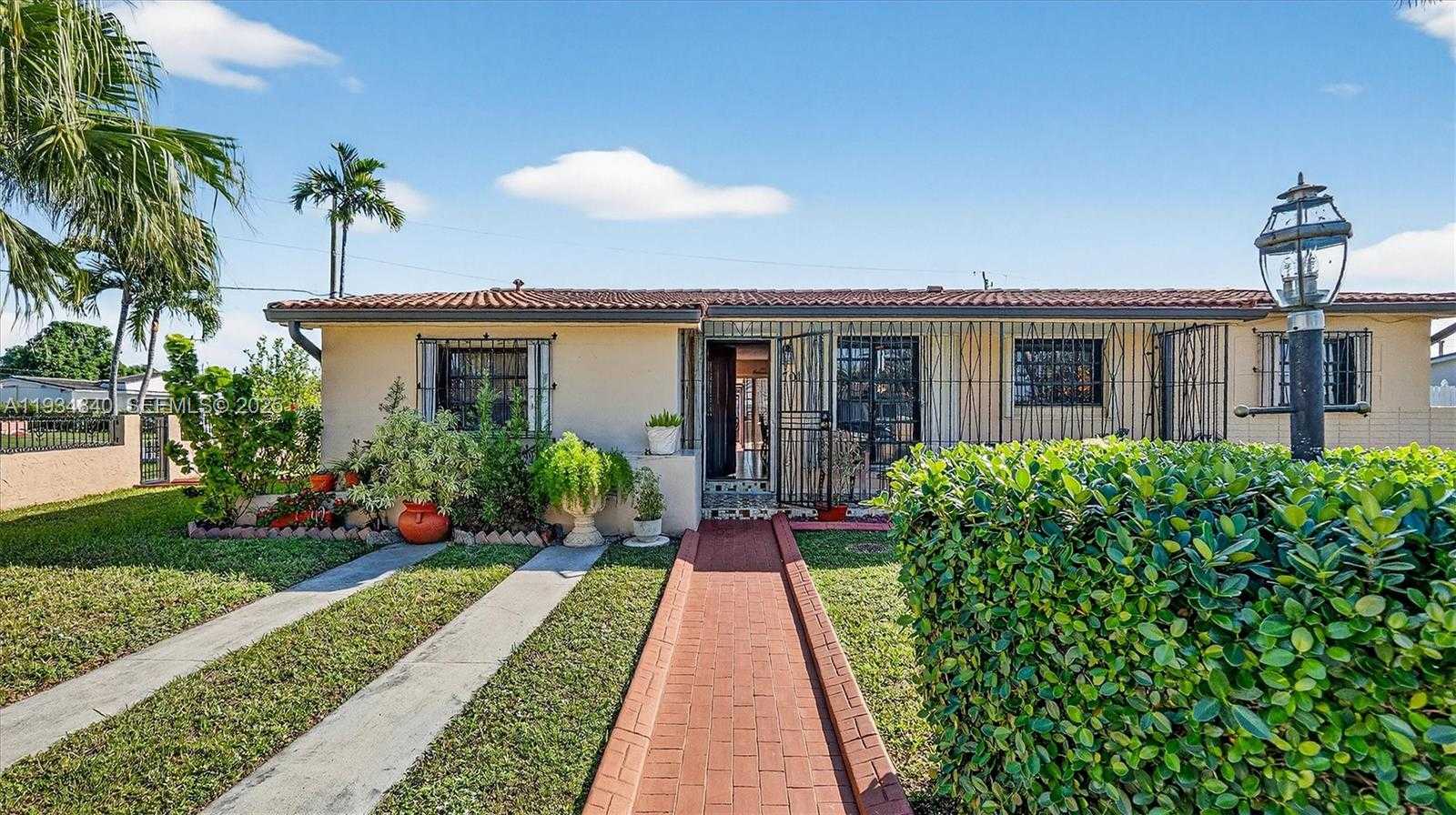 Small Image of 1701 SOUTH WEST 92ND PL, Miami Number 4