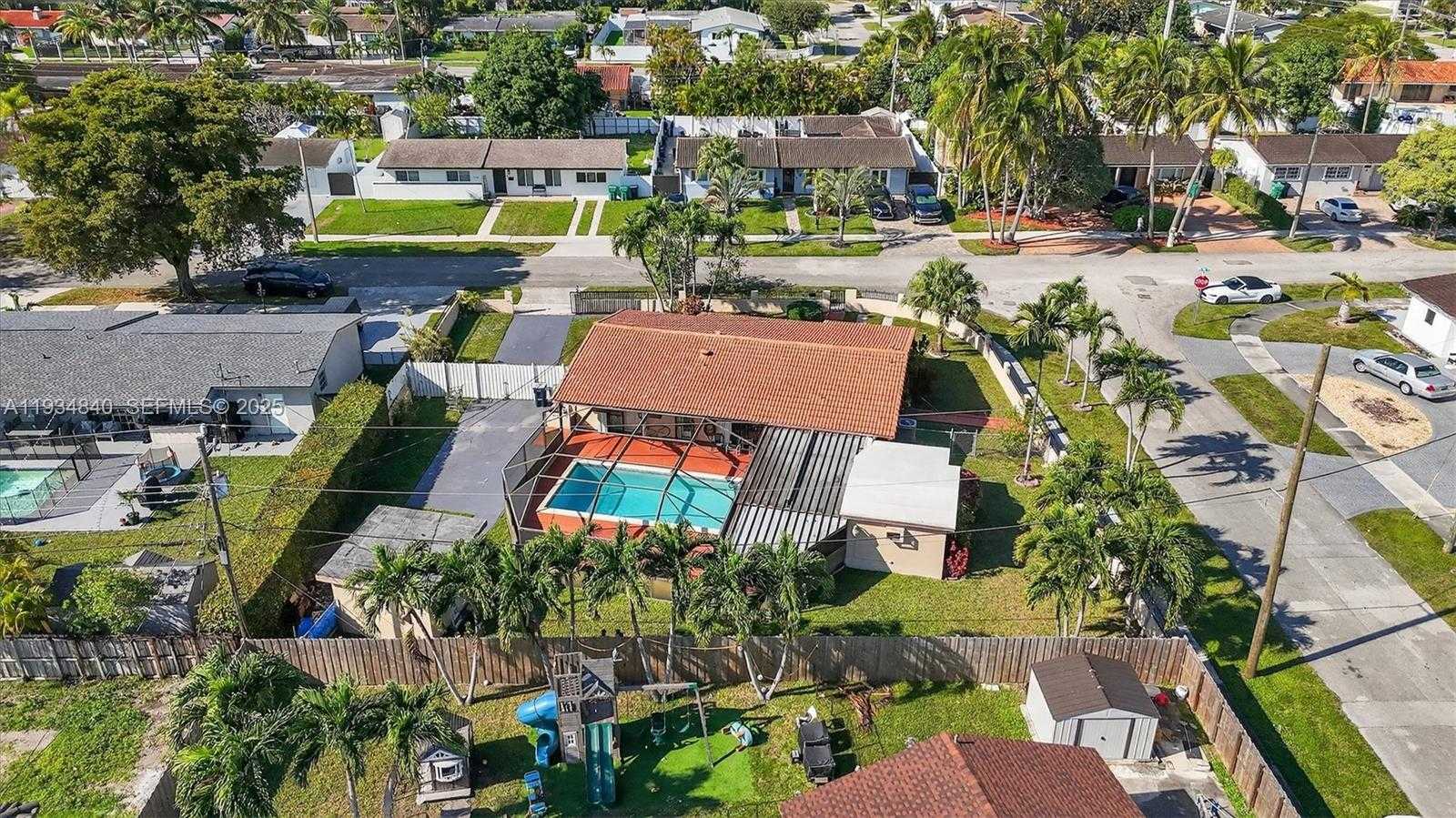 Small Image of 1701 SOUTH WEST 92ND PL, Miami Number 42