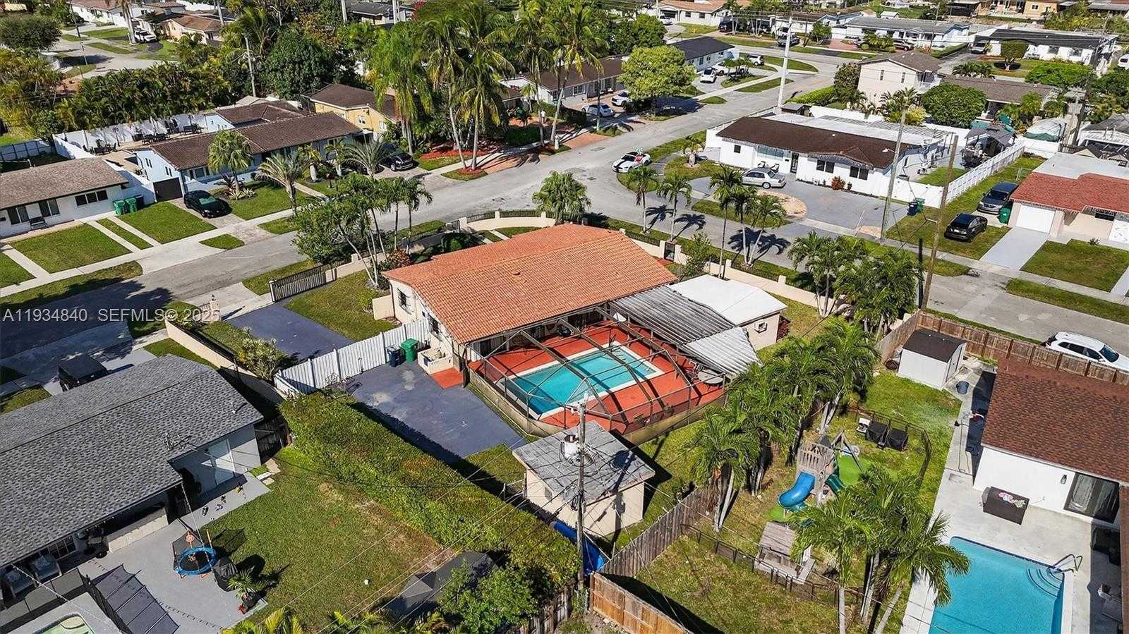 Small Image of 1701 SOUTH WEST 92ND PL, Miami Number 43