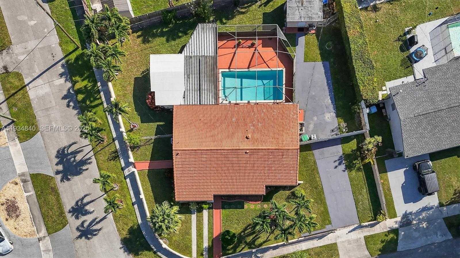 Small Image of 1701 SOUTH WEST 92ND PL, Miami Number 50