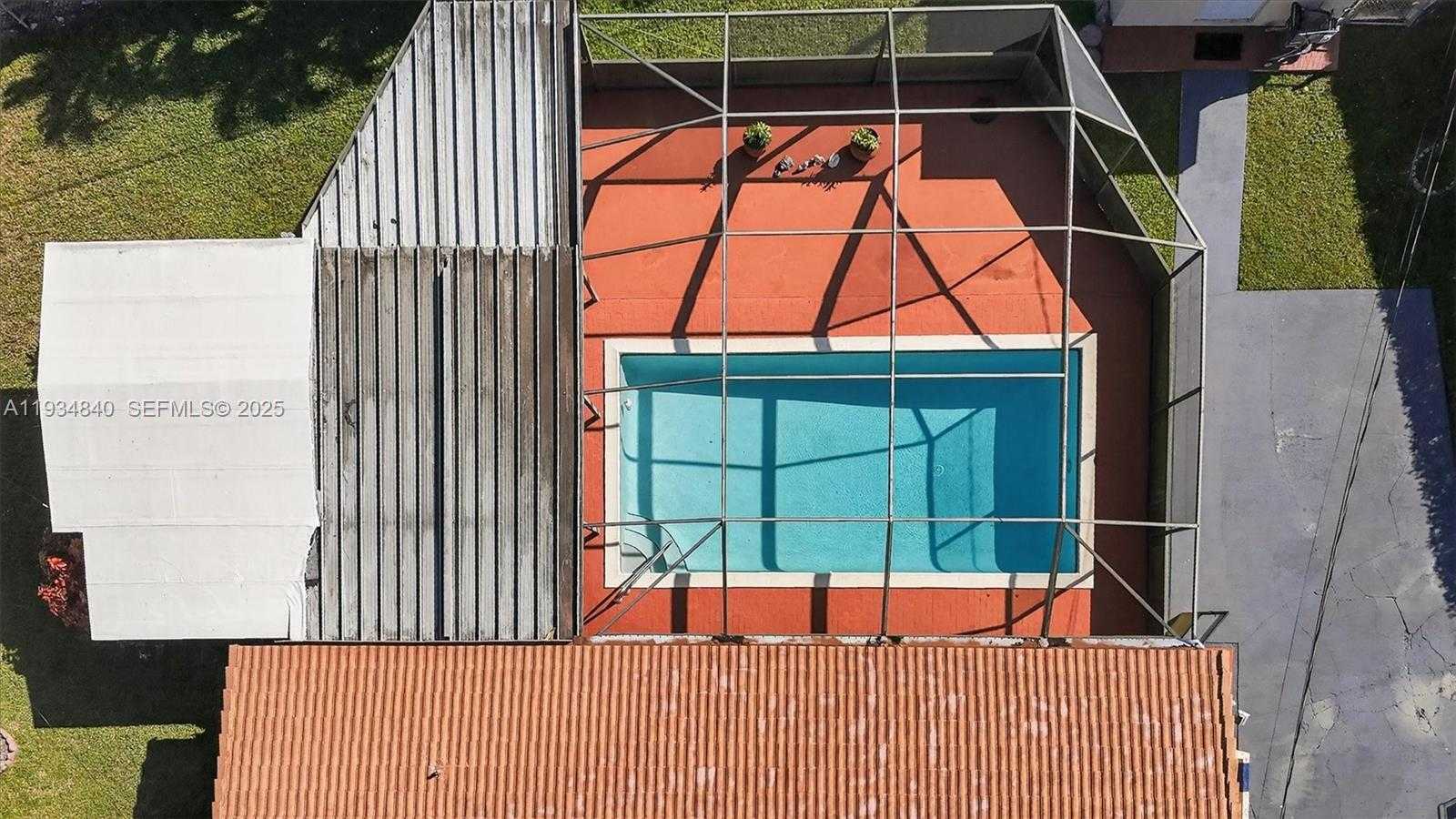 Small Image of 1701 SOUTH WEST 92ND PL, Miami Number 51