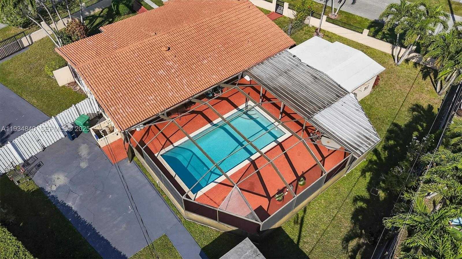 Small Image of 1701 SOUTH WEST 92ND PL, Miami Number 52