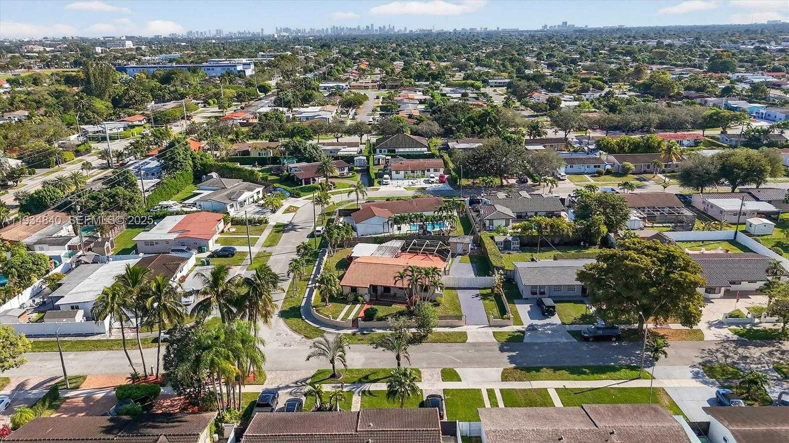 Small Image of 1701 SOUTH WEST 92ND PL, Miami Number 54