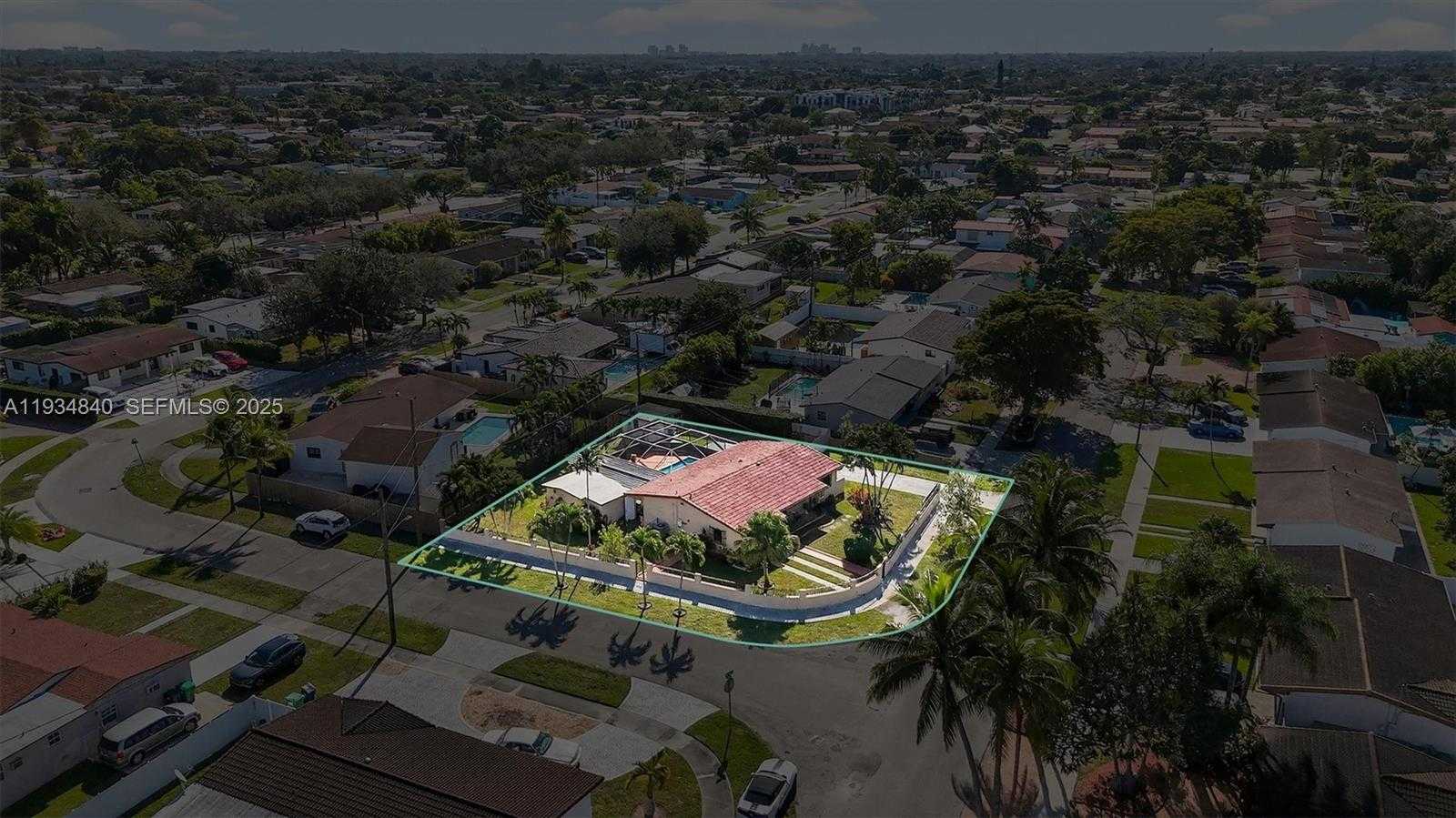 Small Image of 1701 SOUTH WEST 92ND PL, Miami Number 55