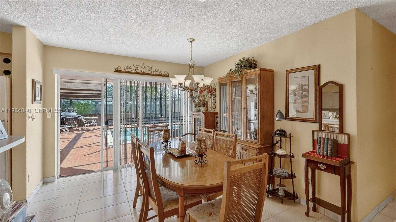 Small Image of 1701 SOUTH WEST 92ND PL, Miami Number 6