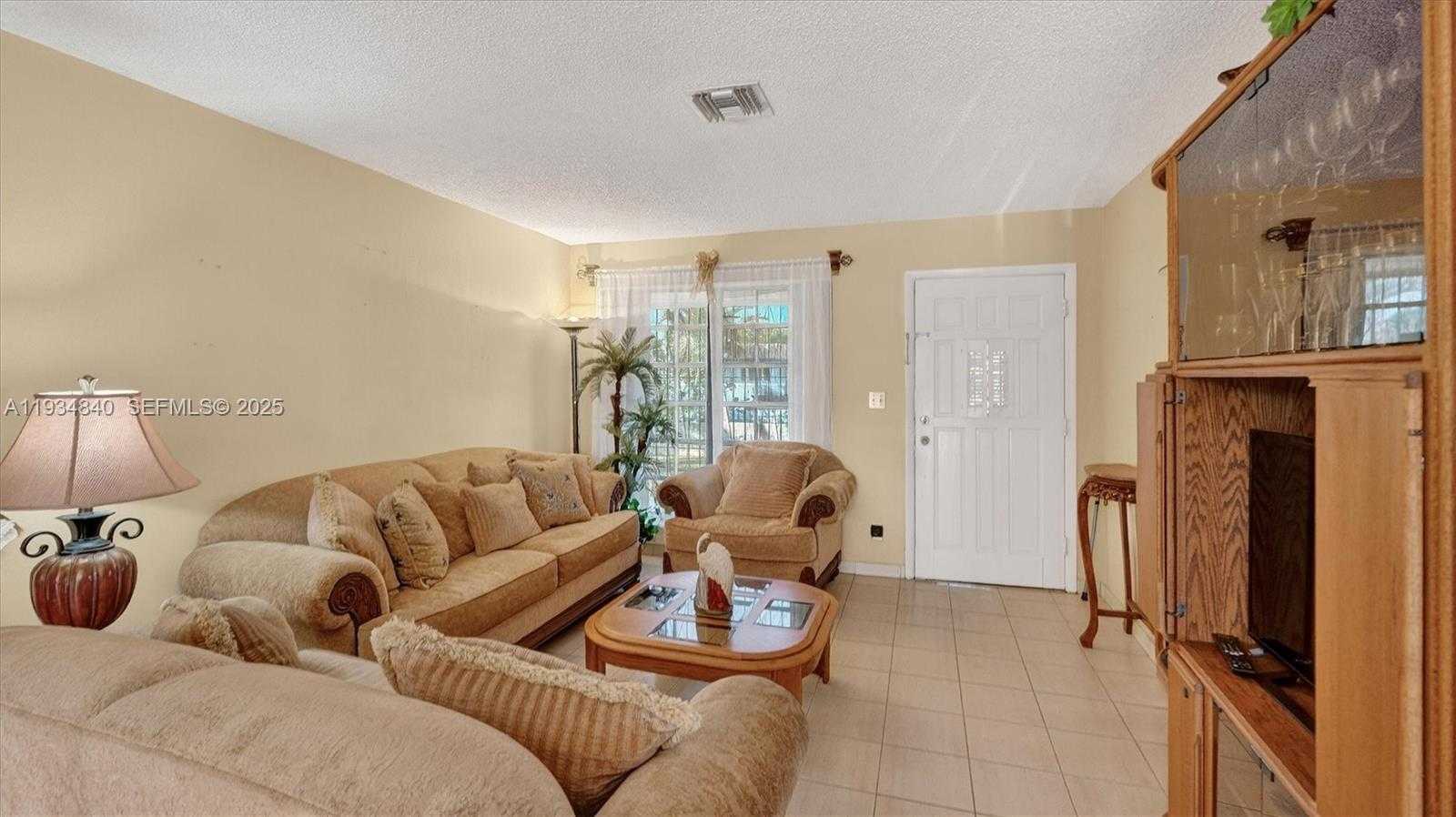 Small Image of 1701 SOUTH WEST 92ND PL, Miami Number 7