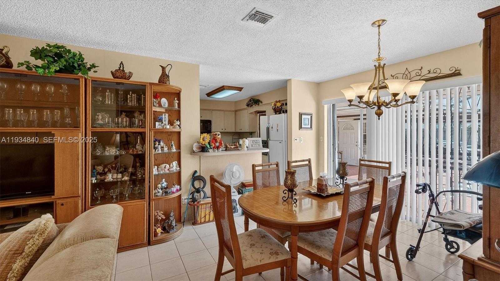 Small Image of 1701 SOUTH WEST 92ND PL, Miami Number 9