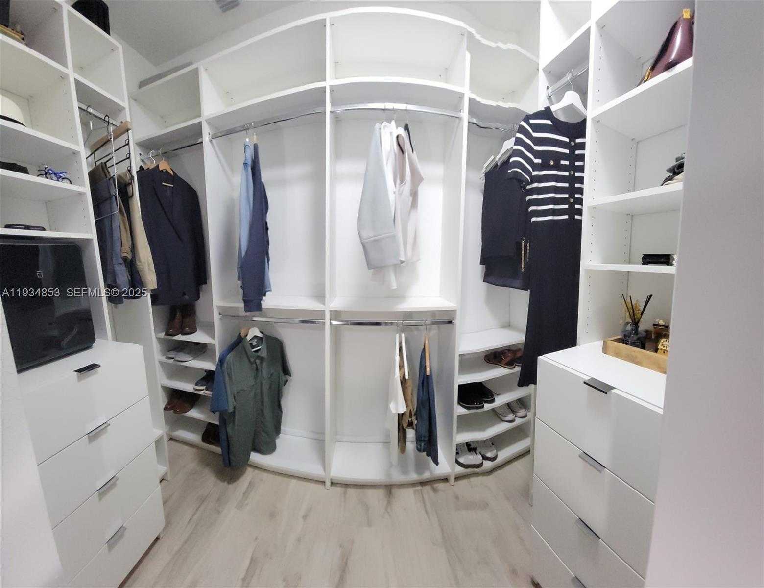 Small Image of 22155 MIAMI AVE, Miami Number 12