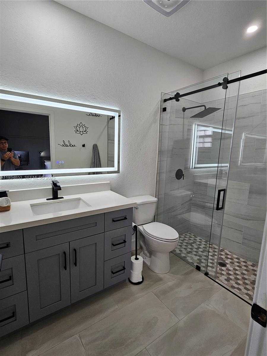 Small Image of 22155 MIAMI AVE, Miami Number 13