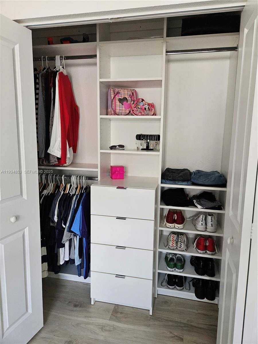 Small Image of 22155 MIAMI AVE, Miami Number 15