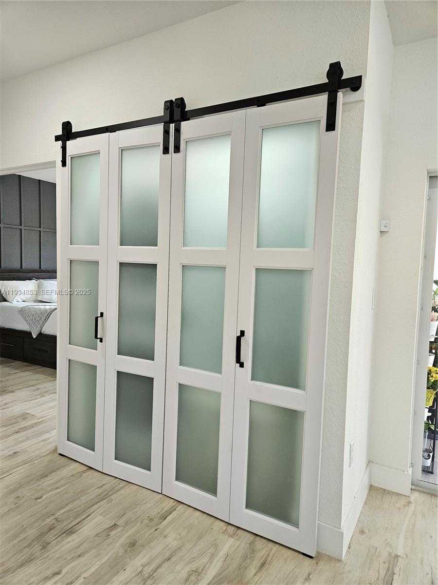 Small Image of 22155 MIAMI AVE, Miami Number 9