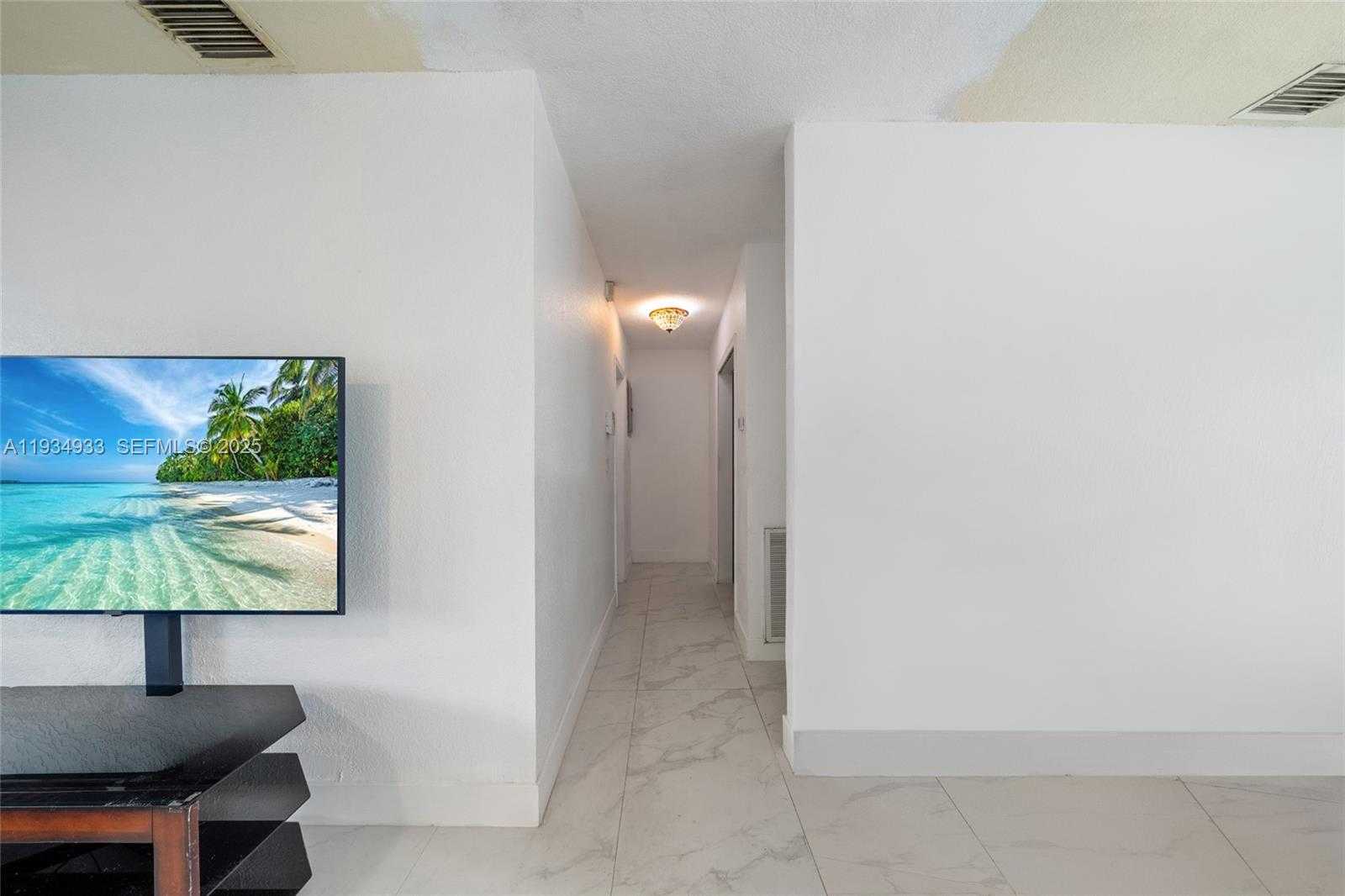 Small Image of 6960 SCOTT ST, Hollywood Number 11