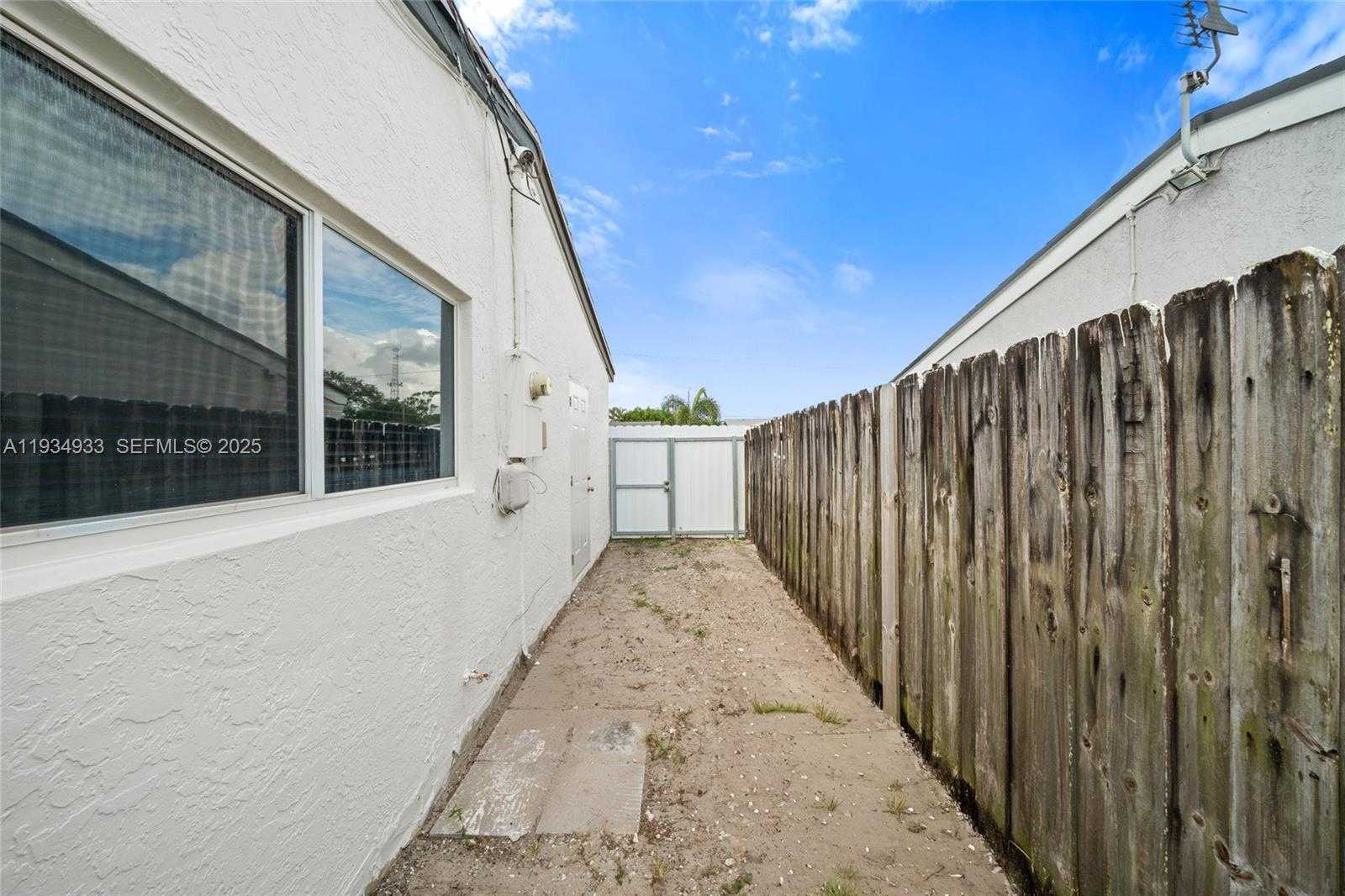 Small Image of 6960 SCOTT ST, Hollywood Number 19