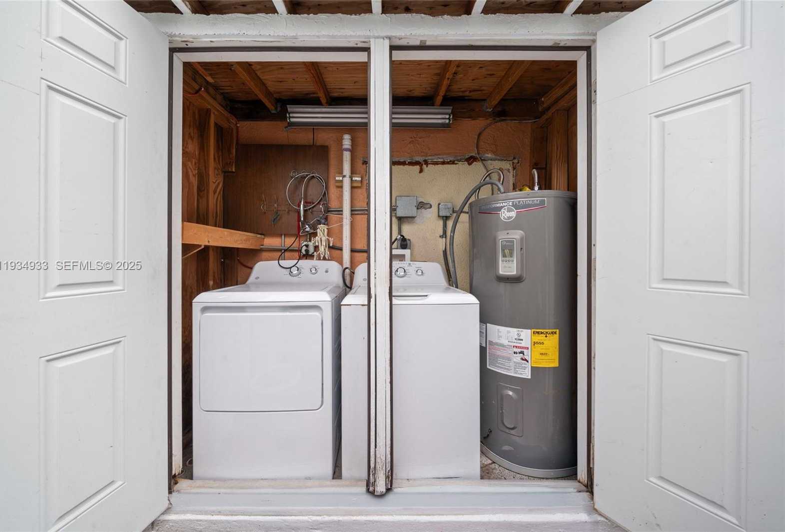 Small Image of 6960 SCOTT ST, Hollywood Number 24