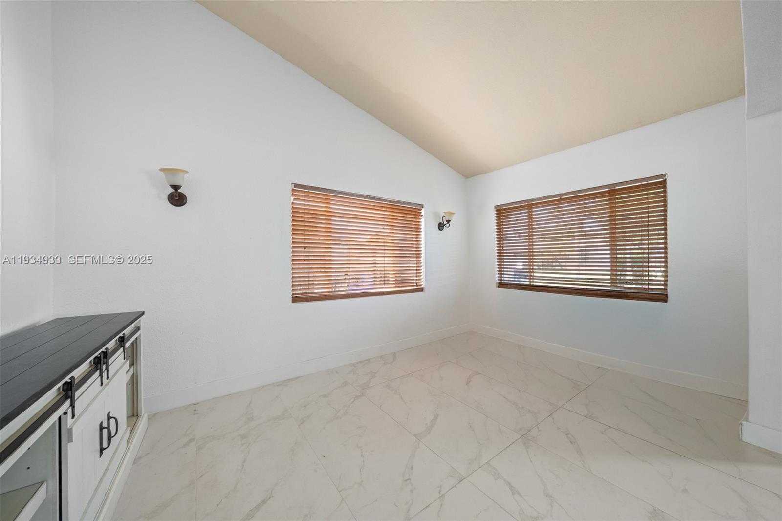 Small Image of 6960 SCOTT ST, Hollywood Number 3