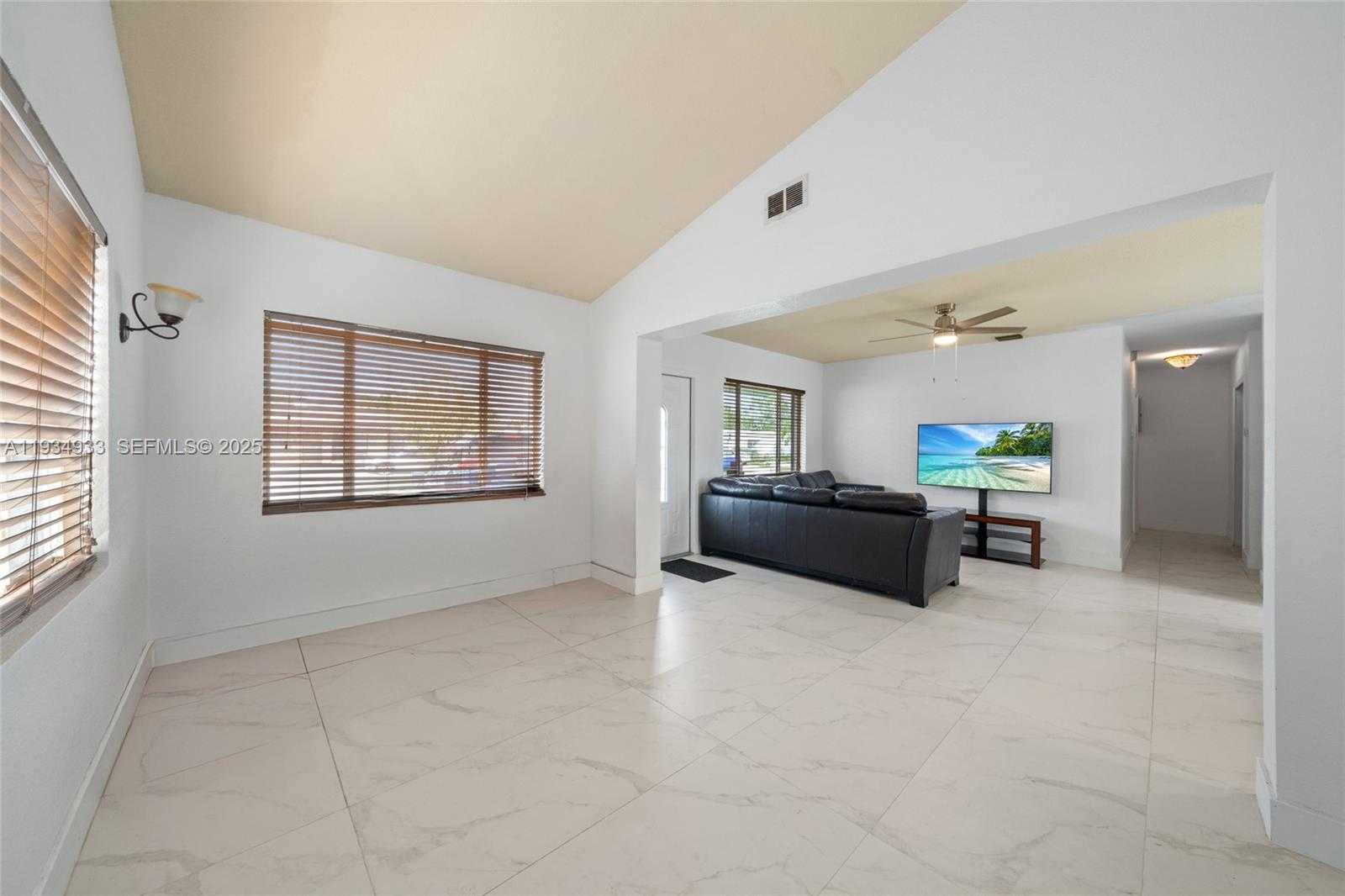 Small Image of 6960 SCOTT ST, Hollywood Number 4