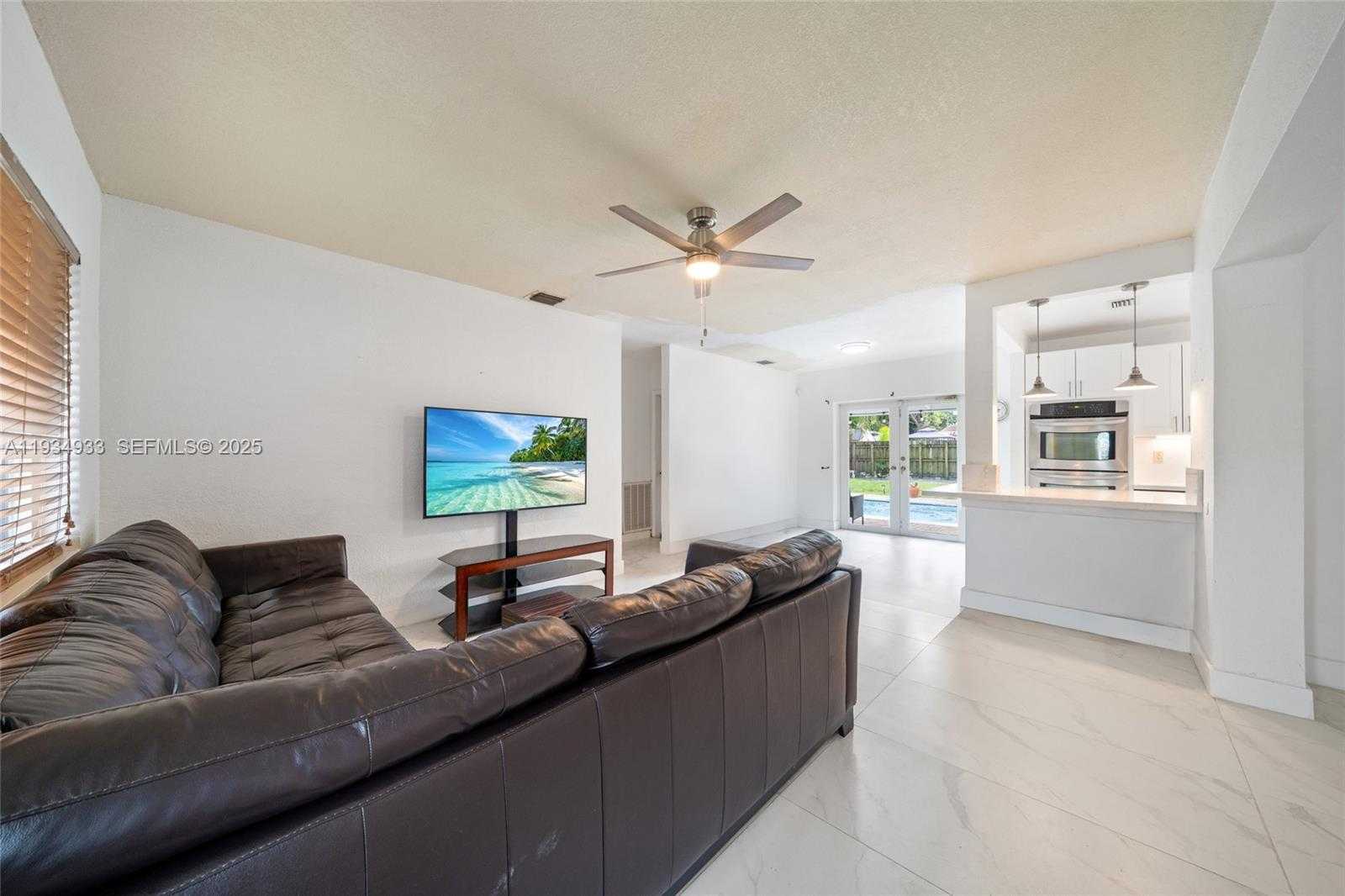 Small Image of 6960 SCOTT ST, Hollywood Number 6