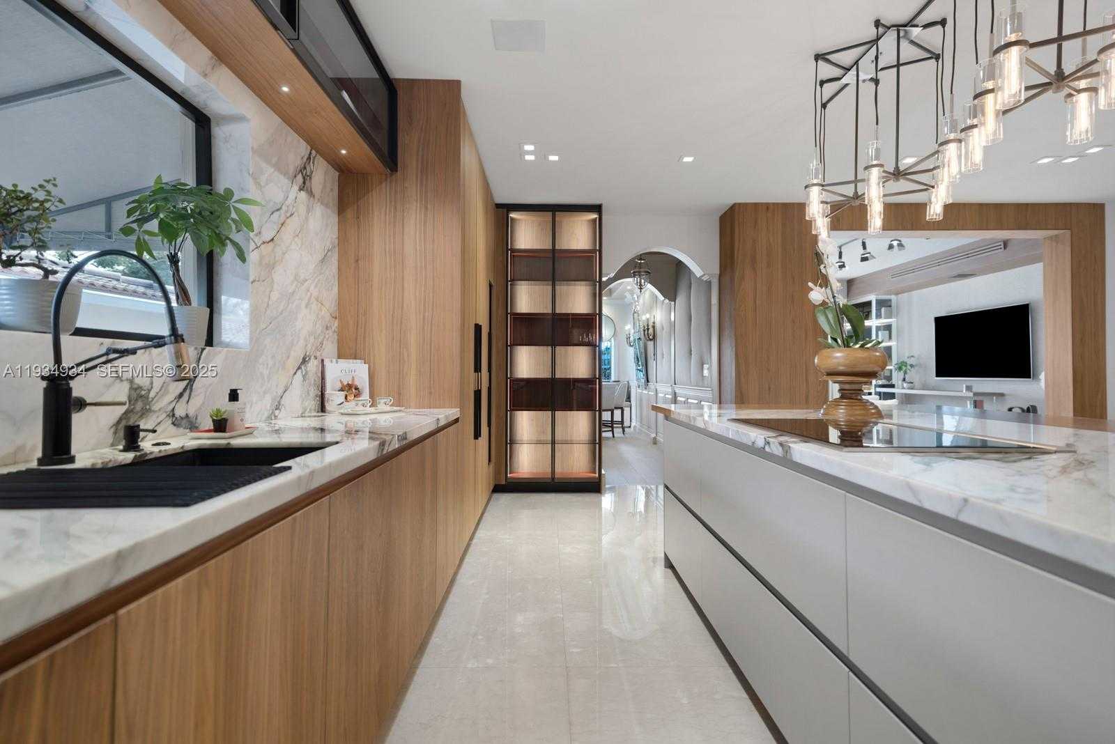 Small Image of 176 SOUTH HIBISCUS DRIVE, Miami Beach Number 21