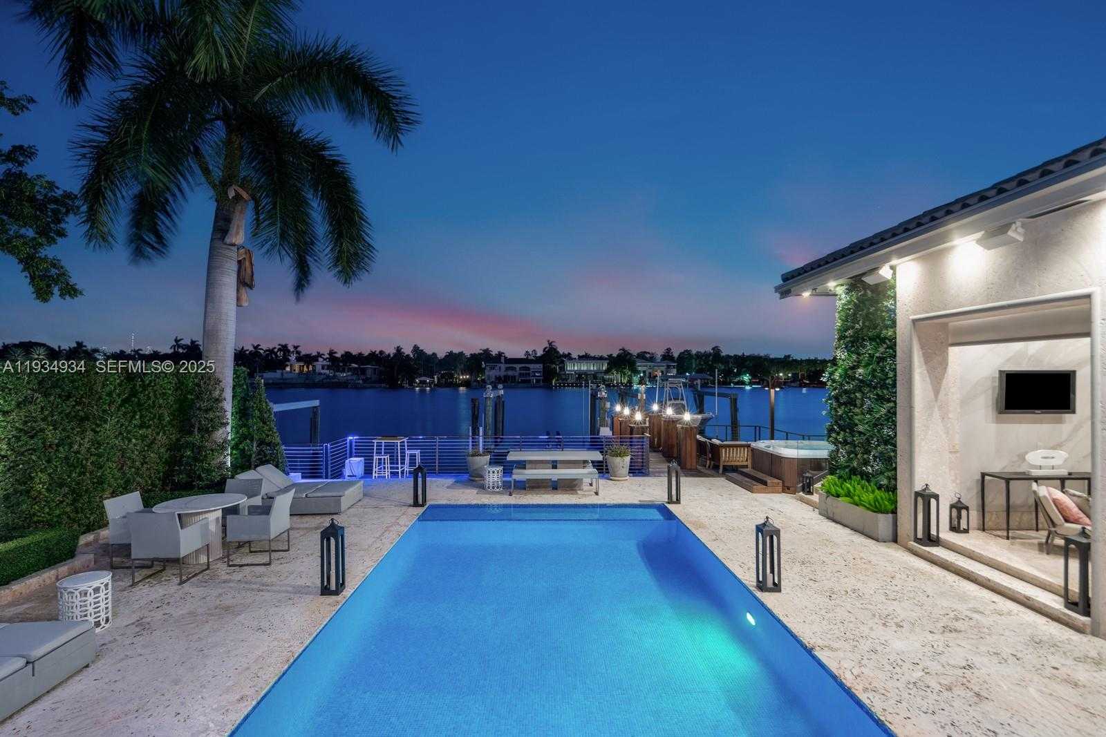 Small Image of 176 SOUTH HIBISCUS DRIVE, Miami Beach Number 3