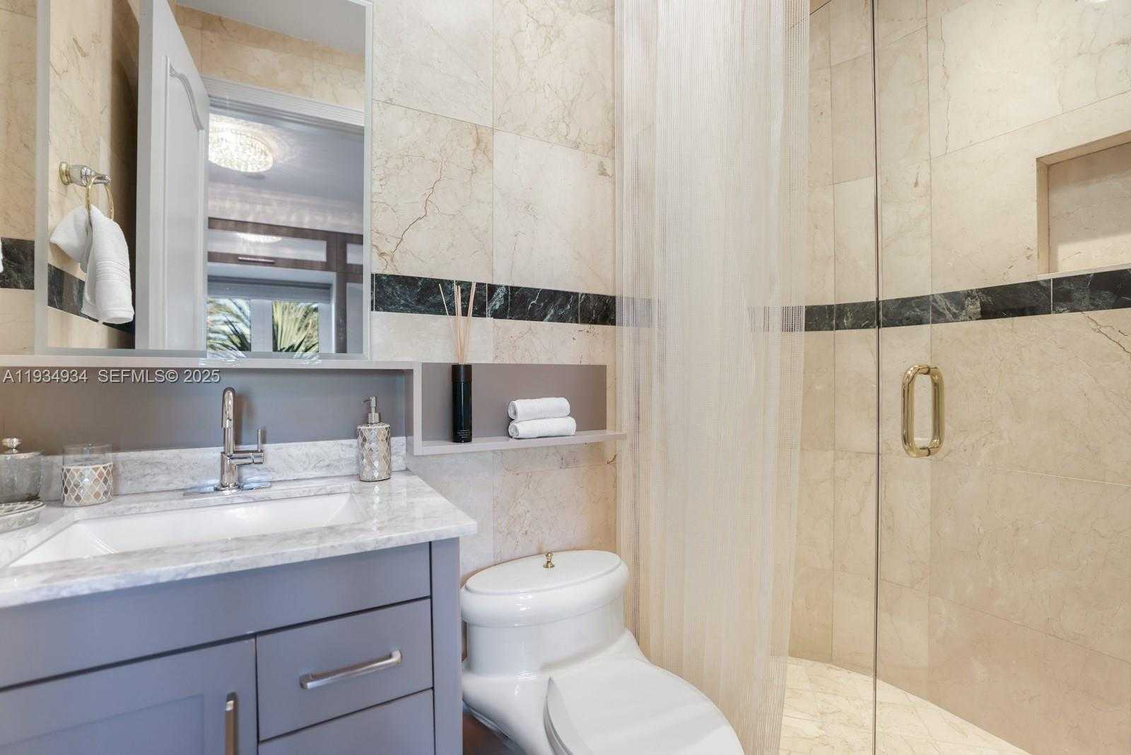 Small Image of 176 SOUTH HIBISCUS DRIVE, Miami Beach Number 36