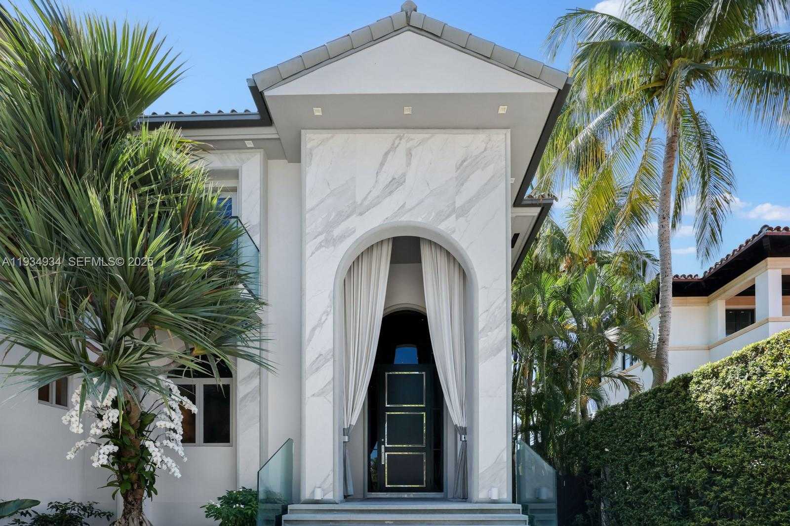 Small Image of 176 SOUTH HIBISCUS DRIVE, Miami Beach Number 4