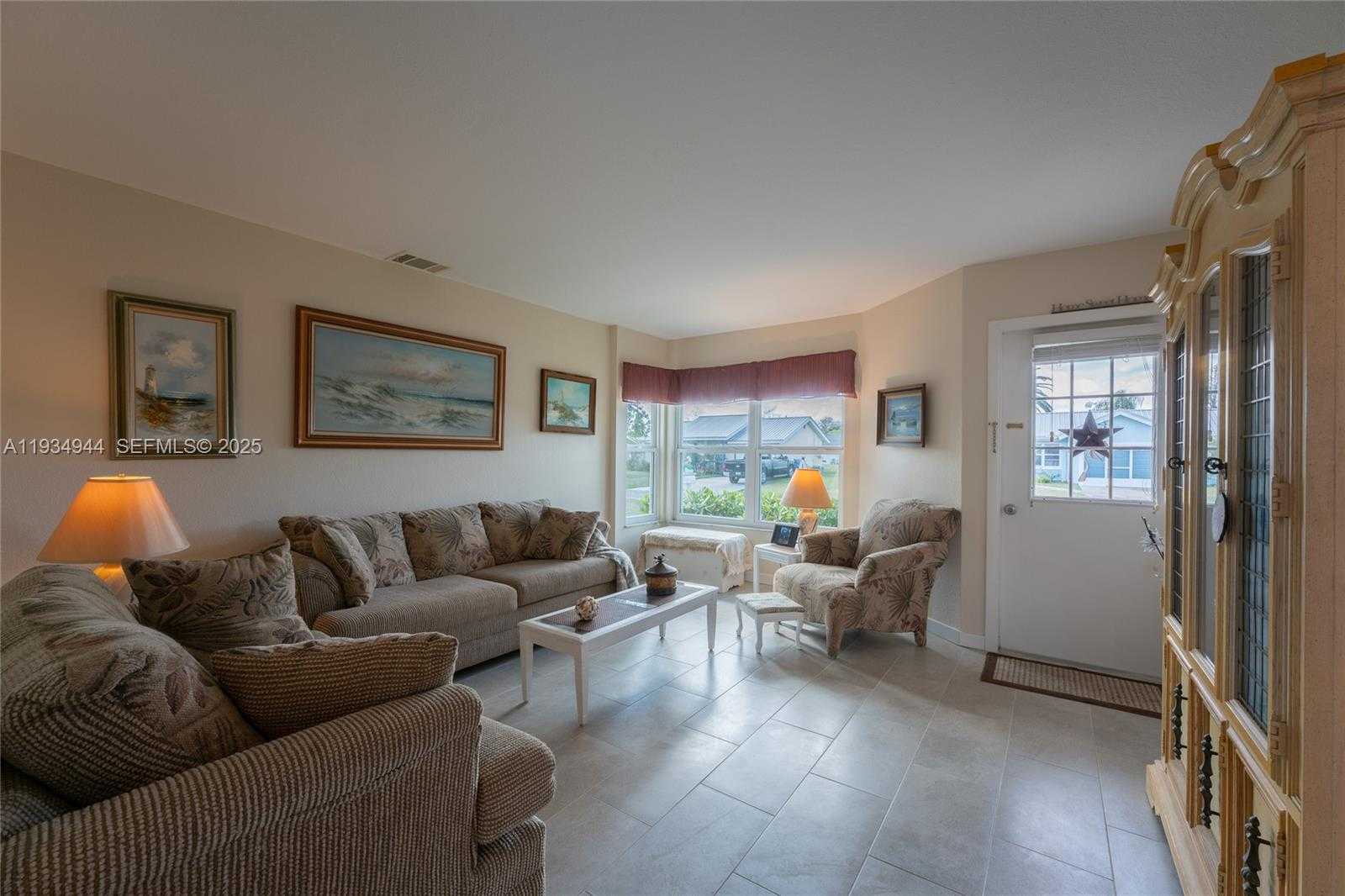 Small Image of 2001 SCHOONER DR, La Belle Number 10