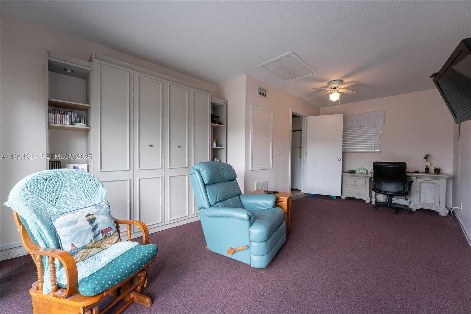 Small Image of 2001 SCHOONER DR, La Belle Number 11