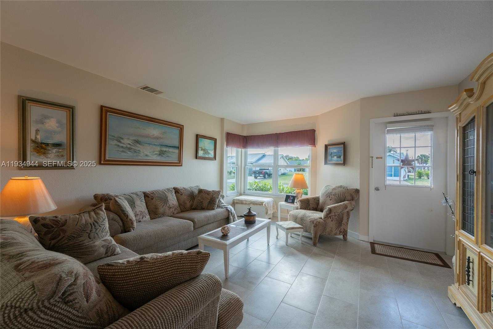 Small Image of 2001 SCHOONER DR, La Belle Number 12