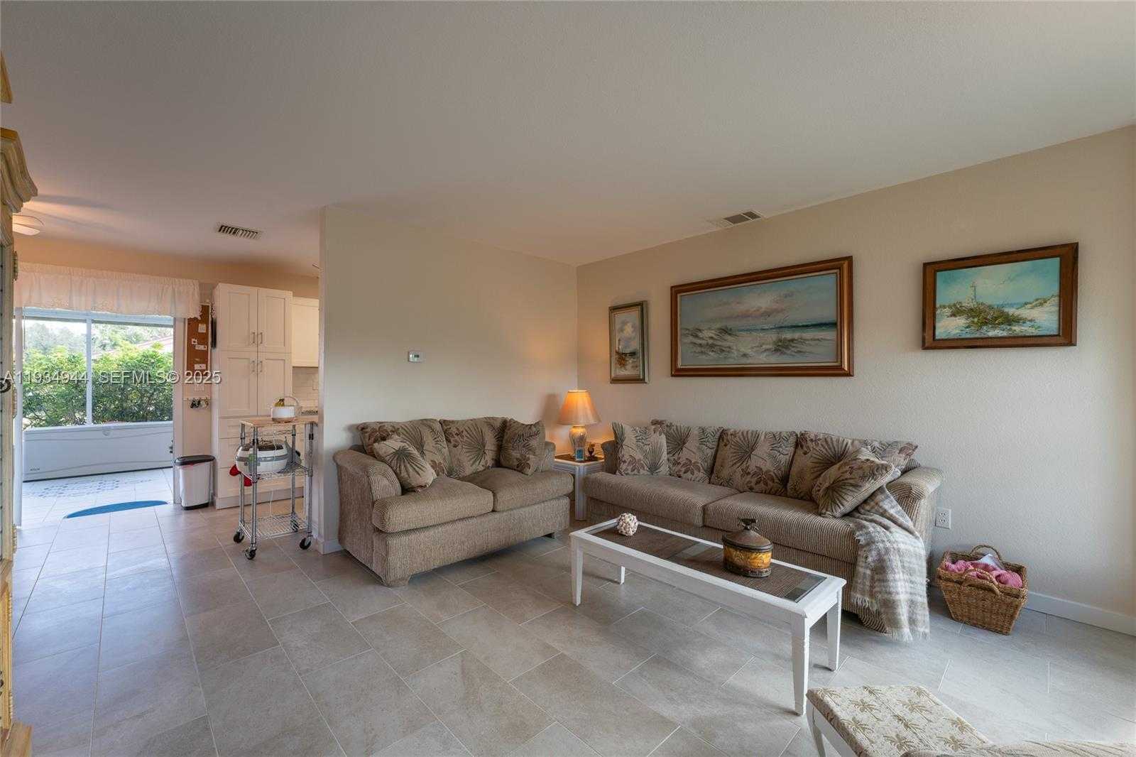 Small Image of 2001 SCHOONER DR, La Belle Number 13