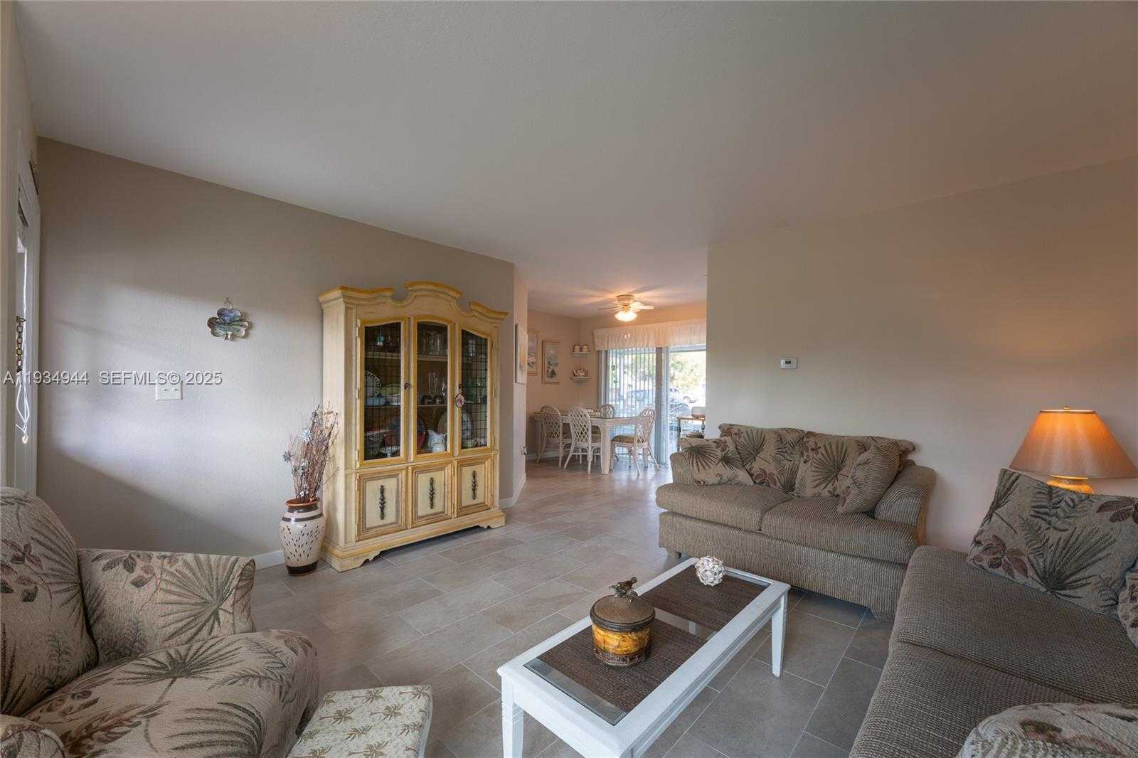 Small Image of 2001 SCHOONER DR, La Belle Number 14