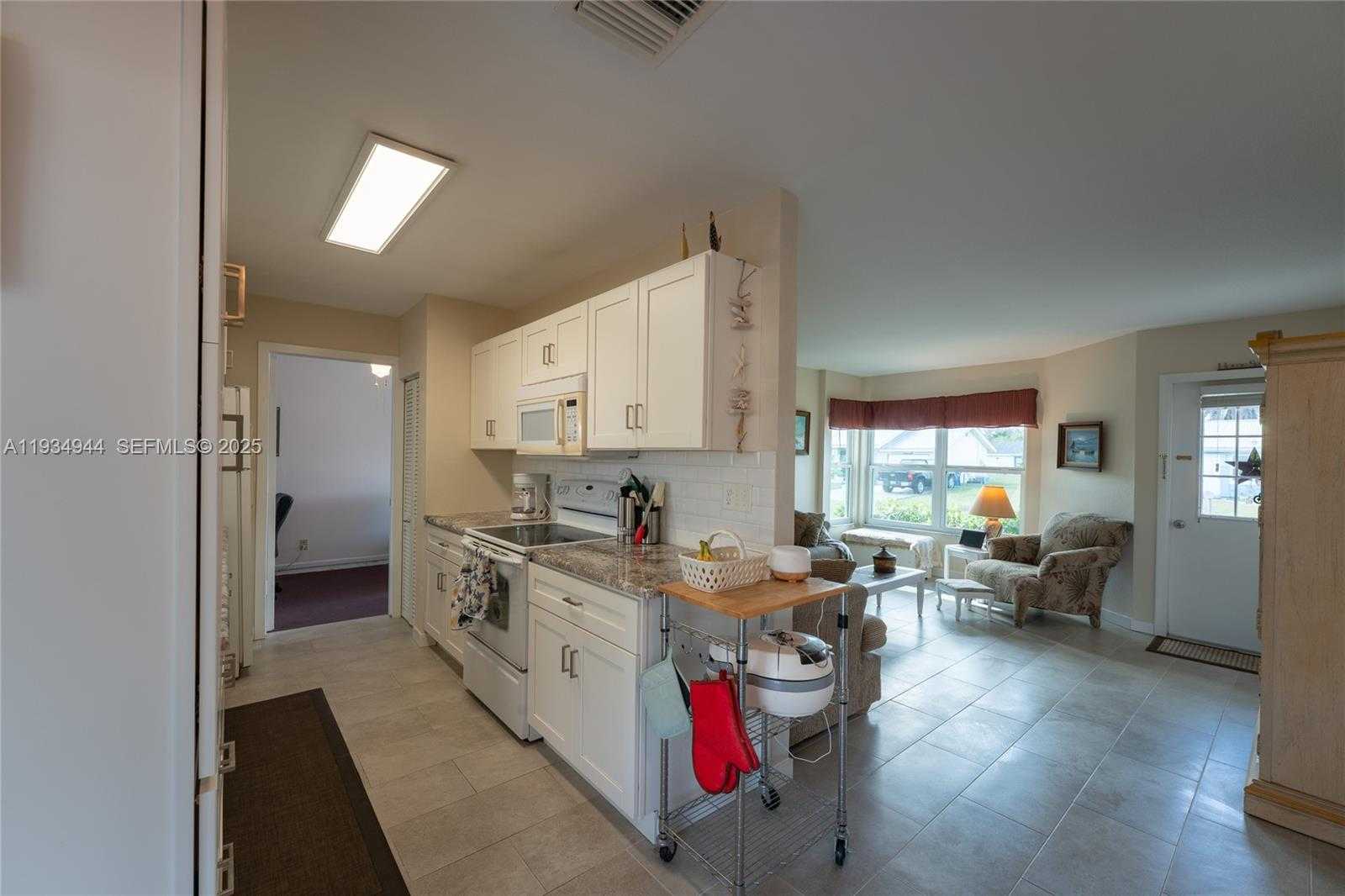 Small Image of 2001 SCHOONER DR, La Belle Number 15