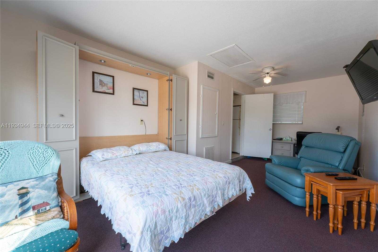 Small Image of 2001 SCHOONER DR, La Belle Number 19