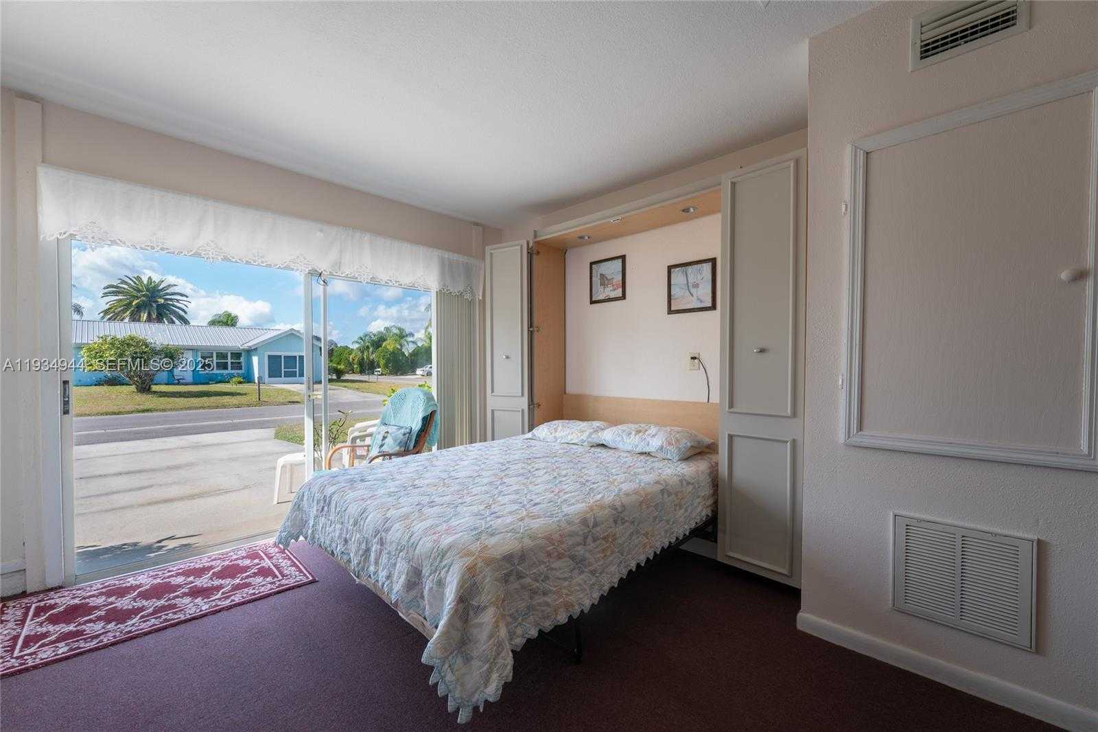 Small Image of 2001 SCHOONER DR, La Belle Number 20