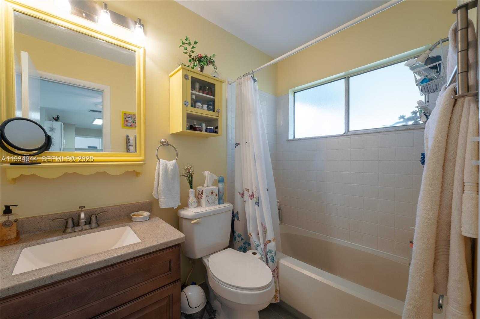 Small Image of 2001 SCHOONER DR, La Belle Number 22