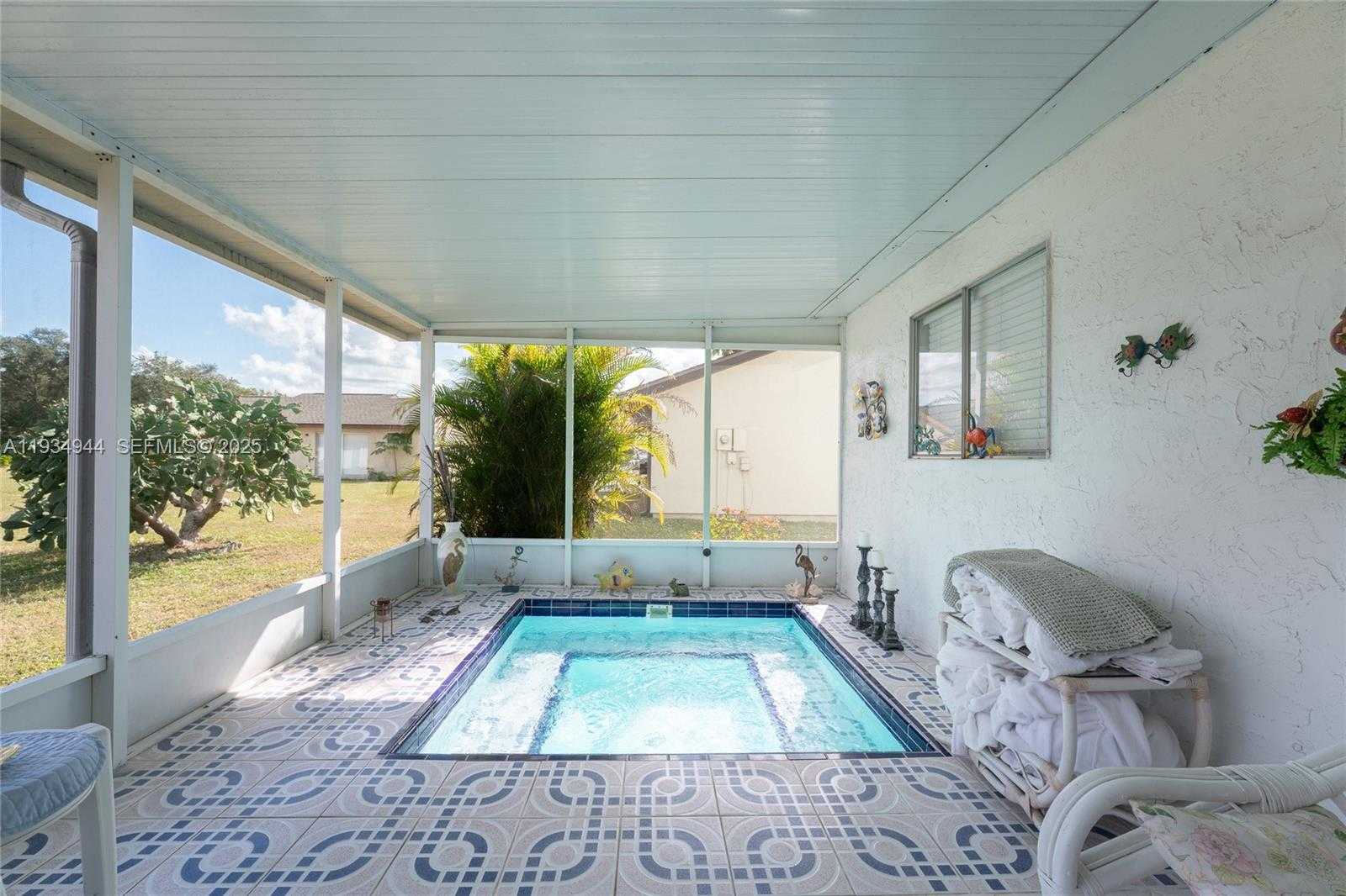 Small Image of 2001 SCHOONER DR, La Belle Number 29