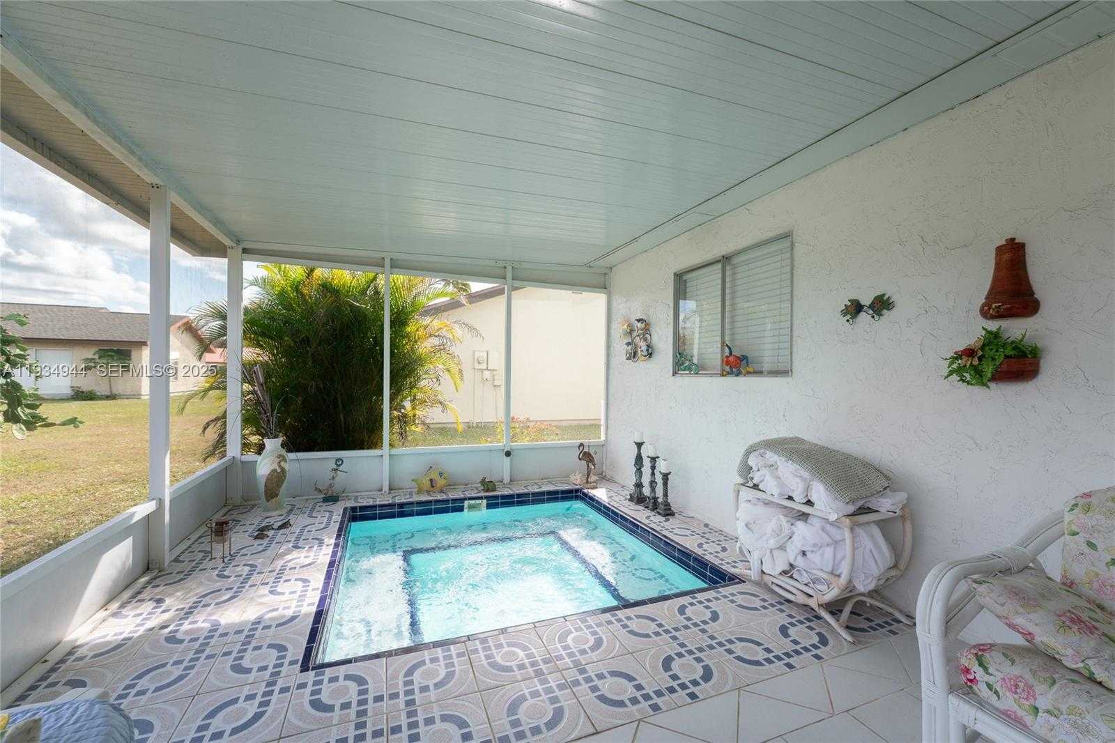 Small Image of 2001 SCHOONER DR, La Belle Number 34