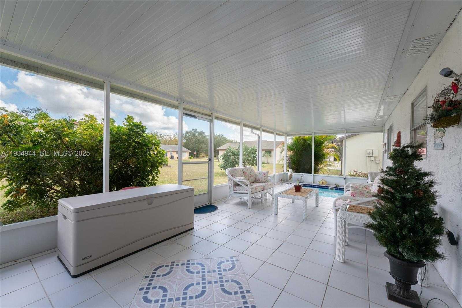 Small Image of 2001 SCHOONER DR, La Belle Number 35