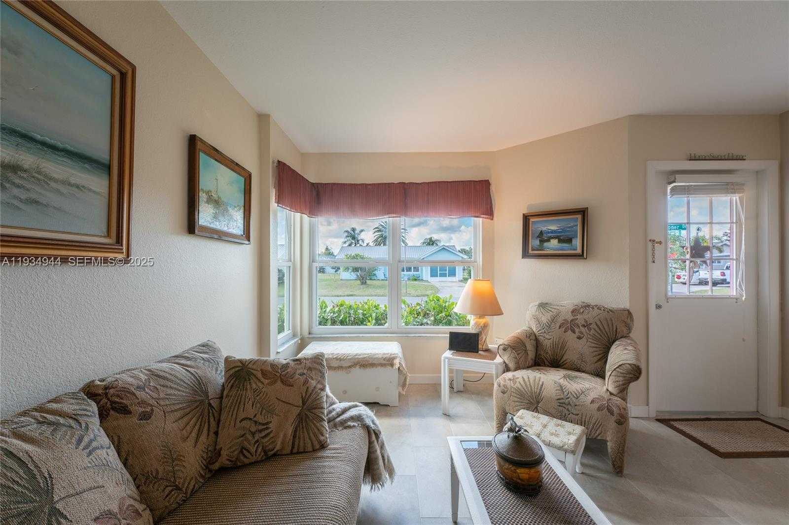 Small Image of 2001 SCHOONER DR, La Belle Number 5