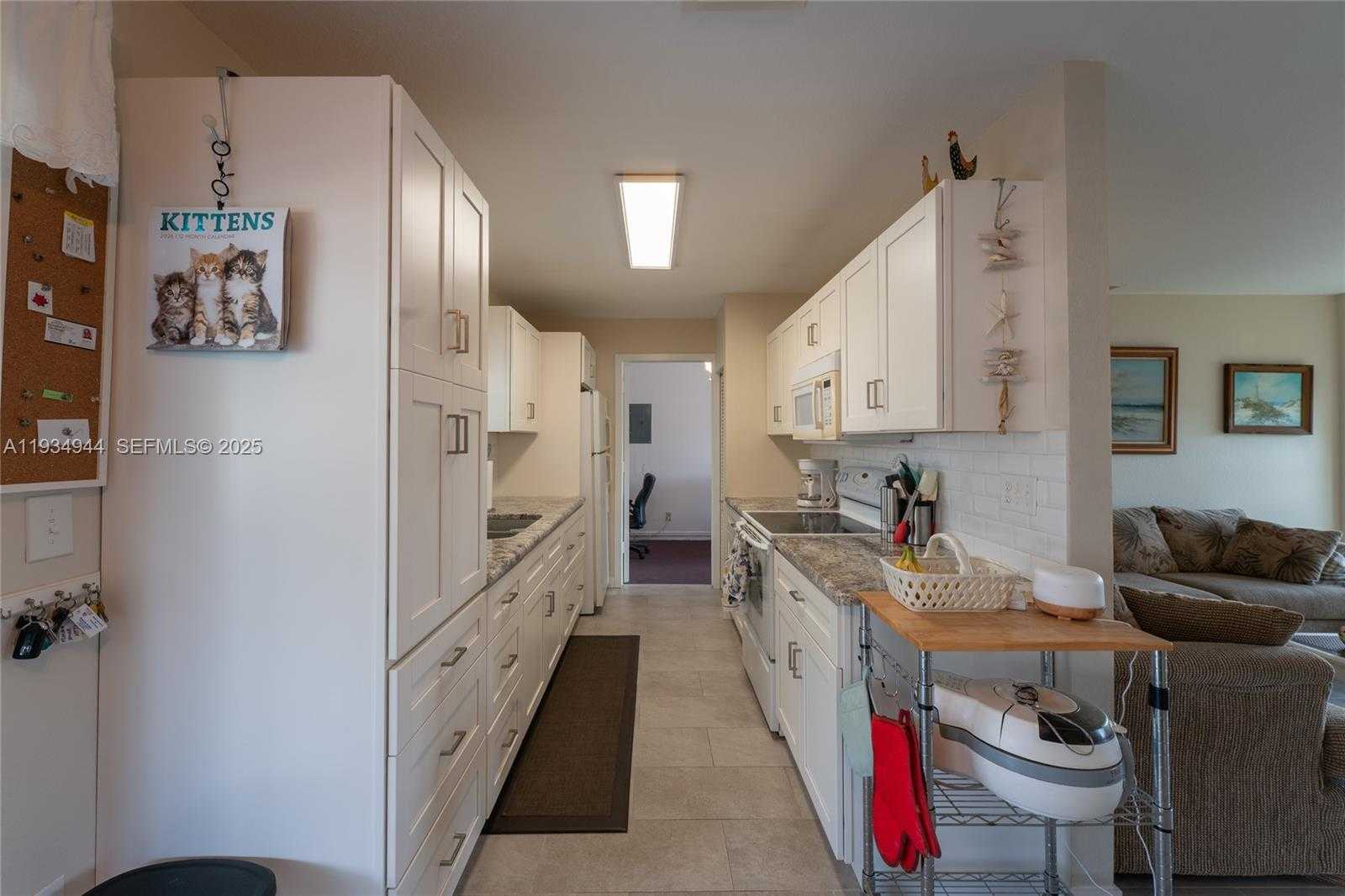 Small Image of 2001 SCHOONER DR, La Belle Number 6